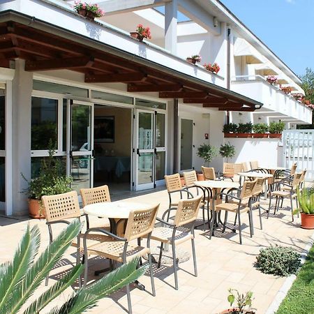 טרצ'ינה Hotel Mare Azzurro מראה חיצוני תמונה