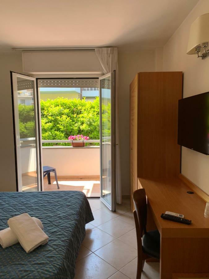 טרצ'ינה Hotel Mare Azzurro מראה חיצוני תמונה
