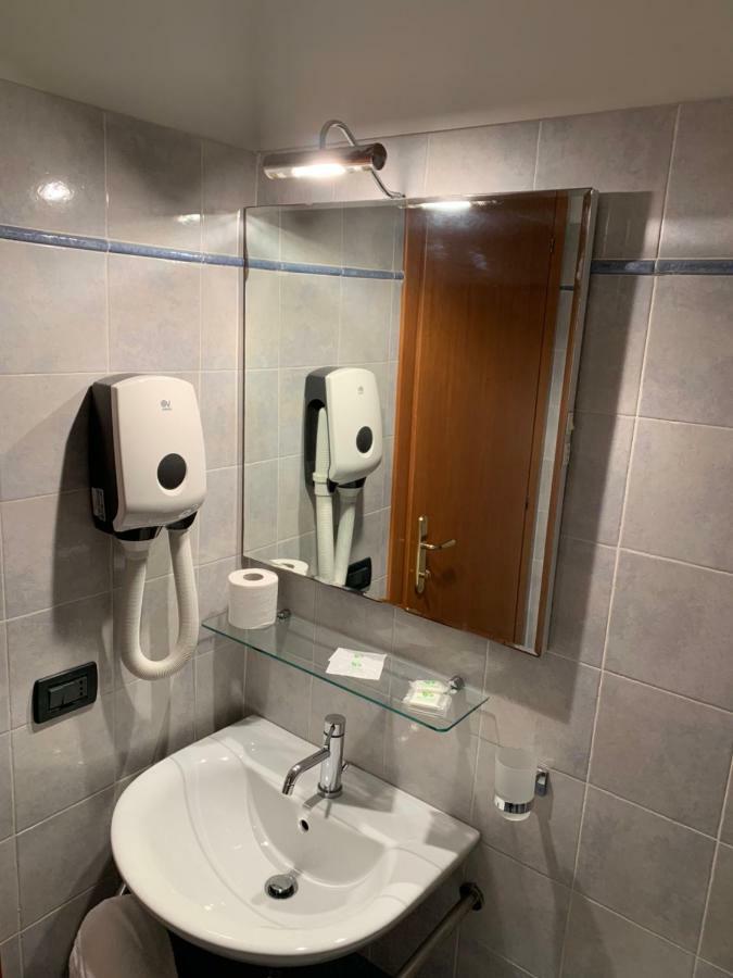 טרצ'ינה Hotel Mare Azzurro מראה חיצוני תמונה
