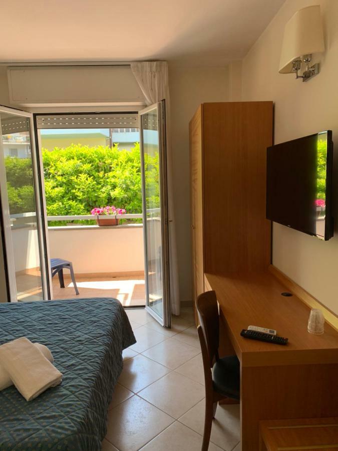 טרצ'ינה Hotel Mare Azzurro מראה חיצוני תמונה