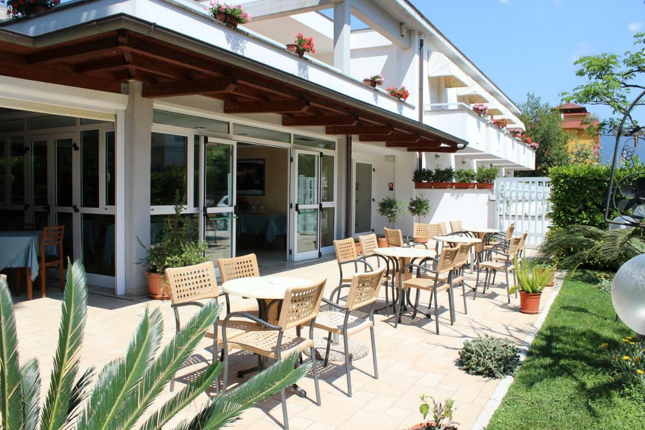 טרצ'ינה Hotel Mare Azzurro מראה חיצוני תמונה