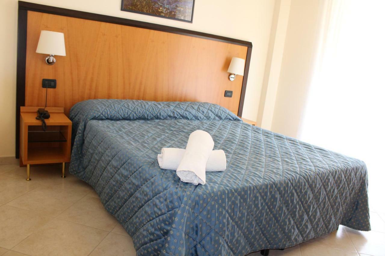טרצ'ינה Hotel Mare Azzurro מראה חיצוני תמונה