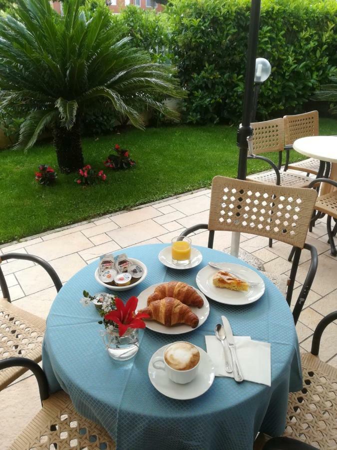 טרצ'ינה Hotel Mare Azzurro מראה חיצוני תמונה
